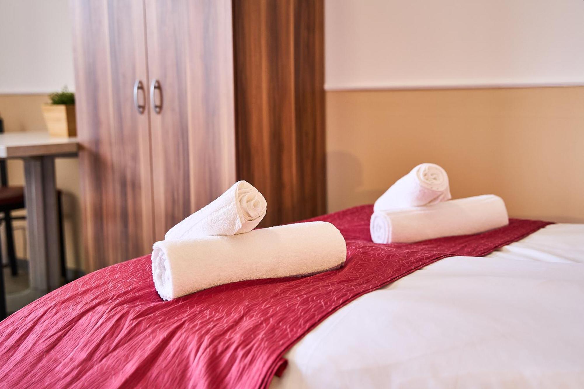 Hotel Maximo ピンネベルク エクステリア 写真